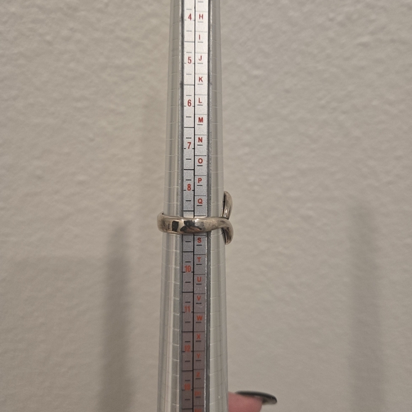 Elegant Silver Heart Ring - Picture 6 of 6